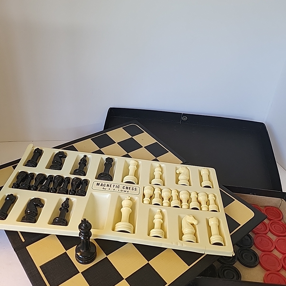 1968 ES Lowe Magnetic Chess Set